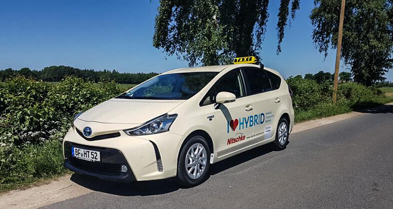 Taxi auto auf strasse rheine